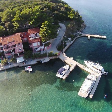 Apartments Zala Matusan Supetarska Draga Buitenkant foto
