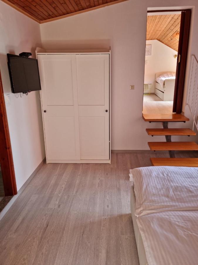 Apartments Zala Matusan Supetarska Draga Buitenkant foto