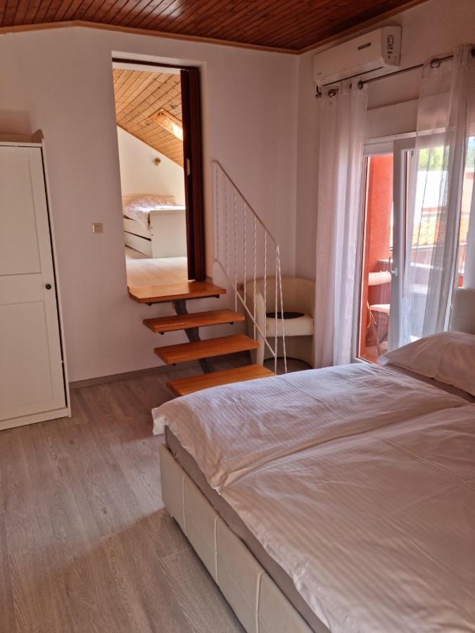 Apartments Zala Matusan Supetarska Draga Buitenkant foto
