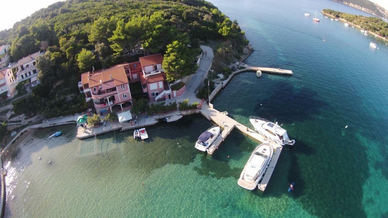 Apartments Zala Matusan Supetarska Draga Buitenkant foto