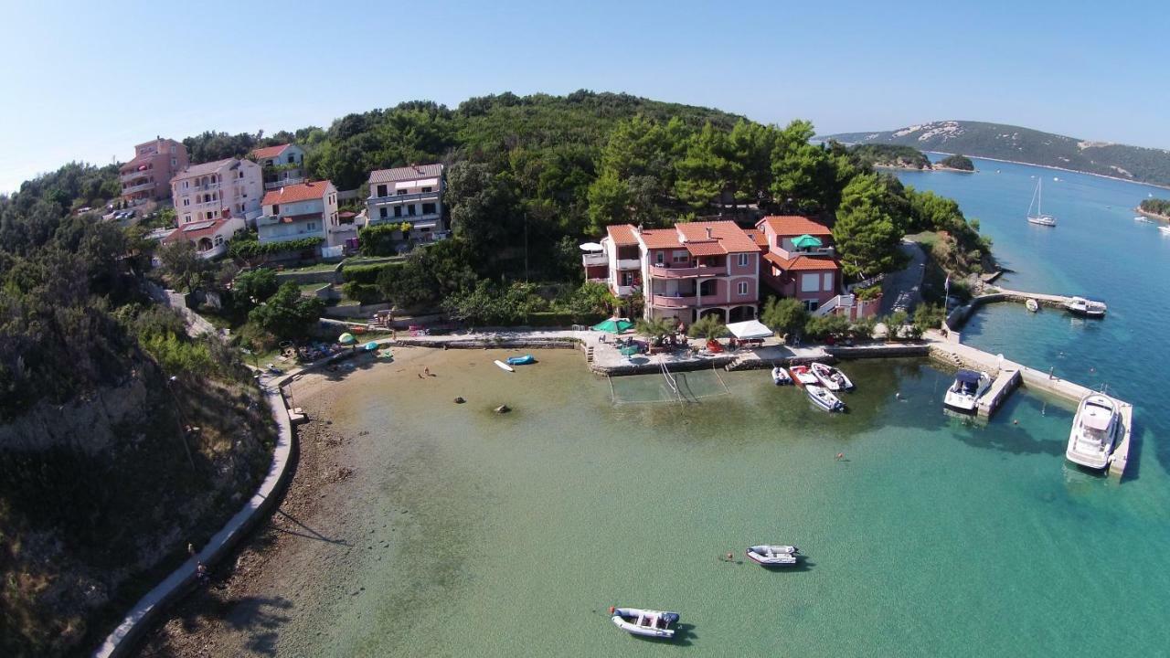 Apartments Zala Matusan Supetarska Draga Buitenkant foto