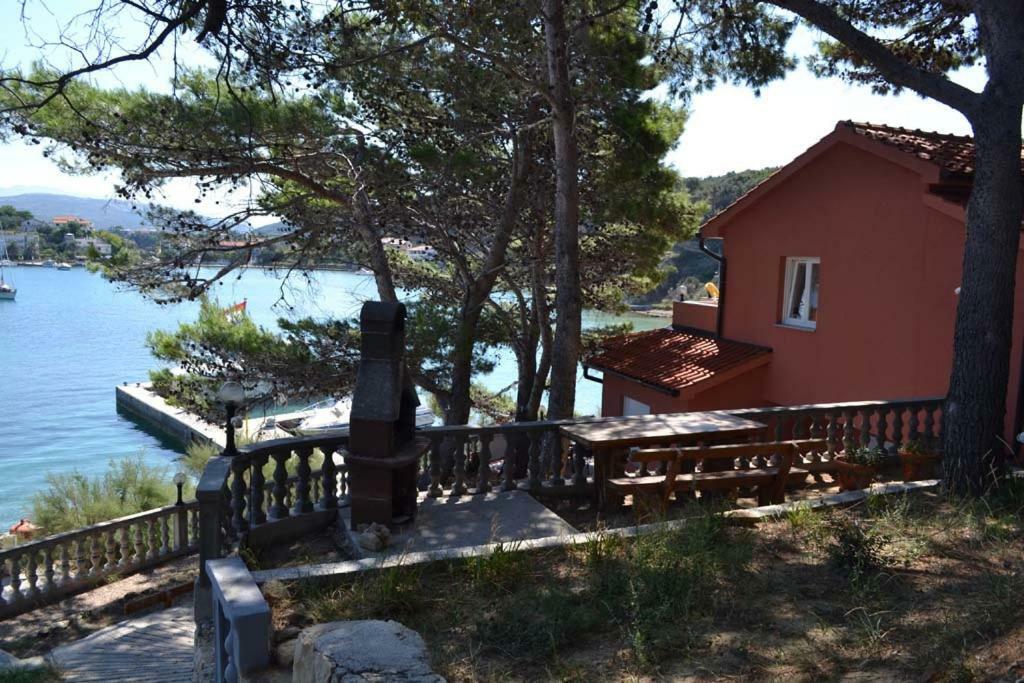 Apartments Zala Matusan Supetarska Draga Buitenkant foto
