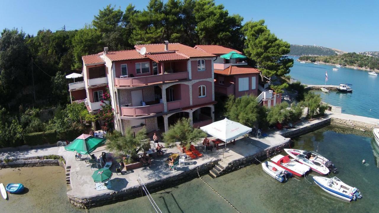Apartments Zala Matusan Supetarska Draga Buitenkant foto