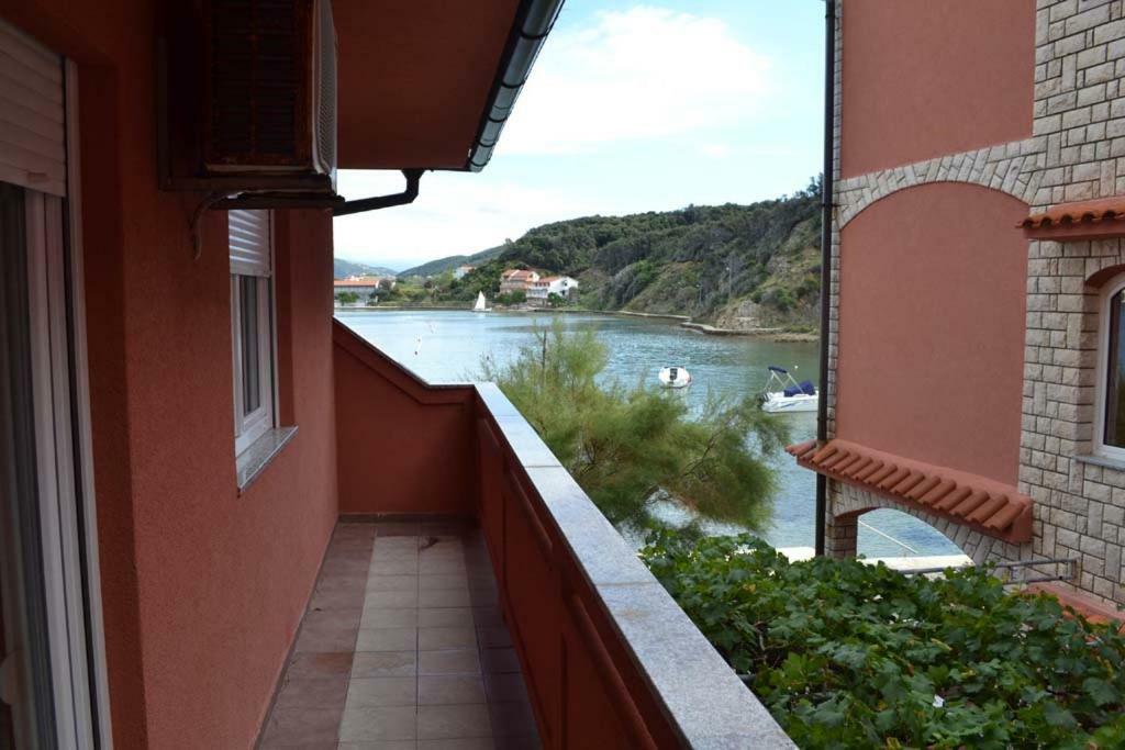 Apartments Zala Matusan Supetarska Draga Buitenkant foto
