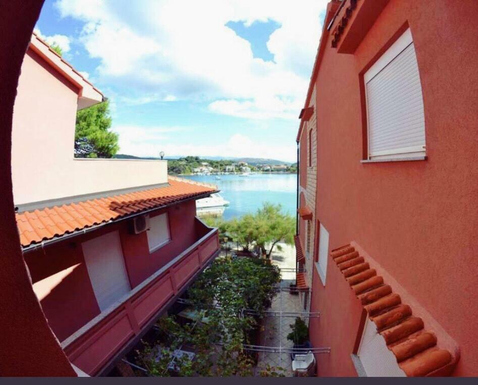 Apartments Zala Matusan Supetarska Draga Buitenkant foto